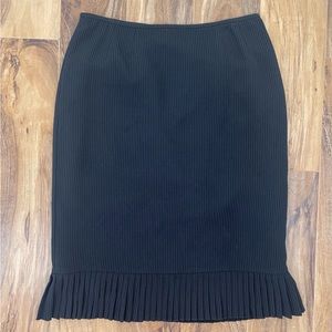 Evan Picone Tulip style knee length pencil skirt / black w/ pinstripes // size 8